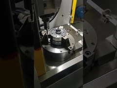 Roda Gigi Keluaran Otomotif Stasiun Tunggal Mesin Penyeimbang Pengeboran Otomatis Vertikal Bidang Tunggal